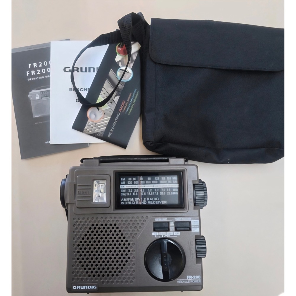 Grundig FR-200 Emergency Radio AM FM Shortwave Receiver Flashlight Hand Crank OD